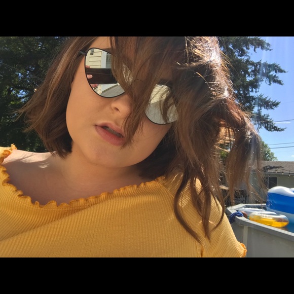 Meet your Posher, Amanda - Picture 1 of 2